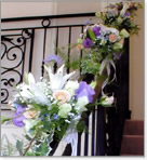 ゲストハウス内 階段の花飾り 